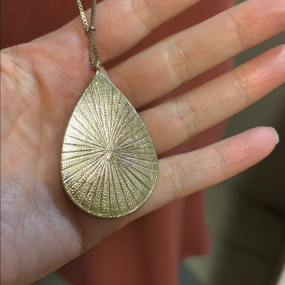 Elegant Long Necklace with Teardrop Pendant - Picture 7 of 9